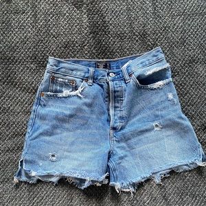 Abercrombie Jean medium wash 26 mom short